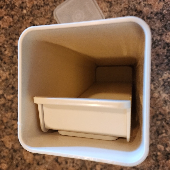 Tupperware 1696-1 Cheese Keeper - Picture 4 of 4